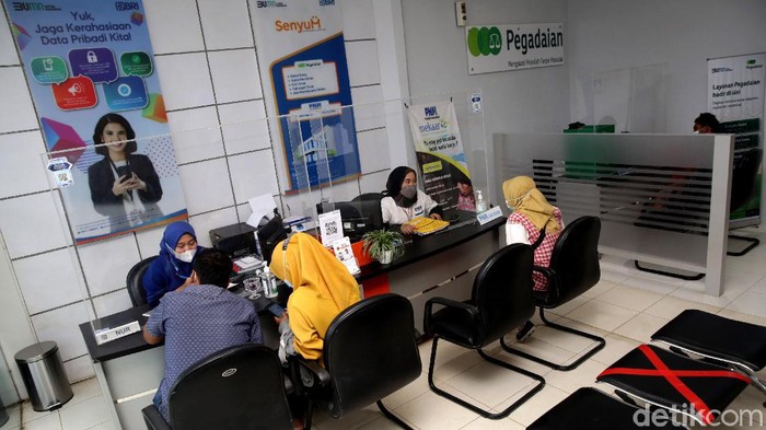 Intip Aktivitas Sentra Layanan Ultra Mikro BRI-Pegadaian-PNM di Lampung BRI, Pegadaian dan PNM resmi melebur dalam Holding Ultra Mikro (UMi). Layanan ketiganya diintegrasikan lewat Sentra Layanan Ultra Mikro di sejumlah daerah.