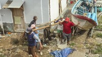 Harga yang cukup mahal biasanya dari mesin penggerak kapal. Harga mesin bisa mencapai Rp 32 juta untuk ukuran kecil. Sementara untuk kapal besar bisa mencapai Rp 40 juta.