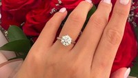 Cincin dari Vincent Verhaag untuk Jessica Iskandar. Foto: Instagram Jessica Iskandar