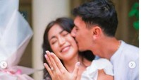 Kecupan manis sang kekasih untuk Jessica Iskandar. Foto: Instagram Jessica Iskandar