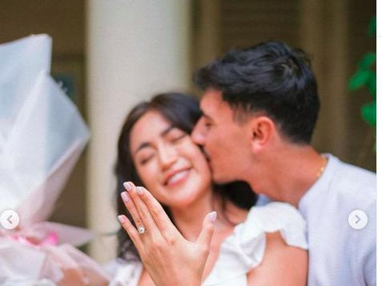 Gaya Jessica Iskandar Dilamar Vincent Verhaag, Pakai Crop Top Serba Putih
