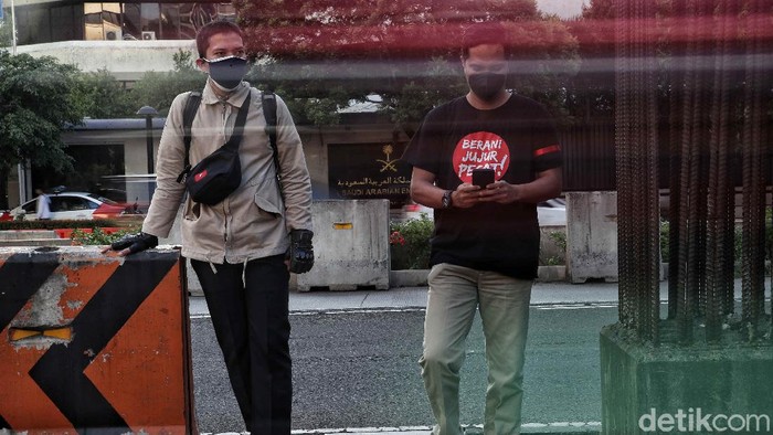 Kantor Darurat KPK Yang Masih Menyuarakan Haknya Pegiat Anti Korupsi melakukan orasi di kawasan Kantor Darurat Pemberantasa Korupsi di depan Gedung KPK Lama, Kuningan, Jakarta Selatan, Jumat (24/9).