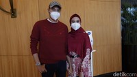 Namun sayangnya gaya berpakaian Habib Usman dikritik oleh netizen karena dianggap terlalu santai dan seperti ingin ke mal. Pool/Palevi S/detikFoto.