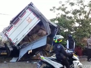 Evakuasi Korban Tewas Terjepit Kecelakaan Maut Cianjur Butuh 4 Jam