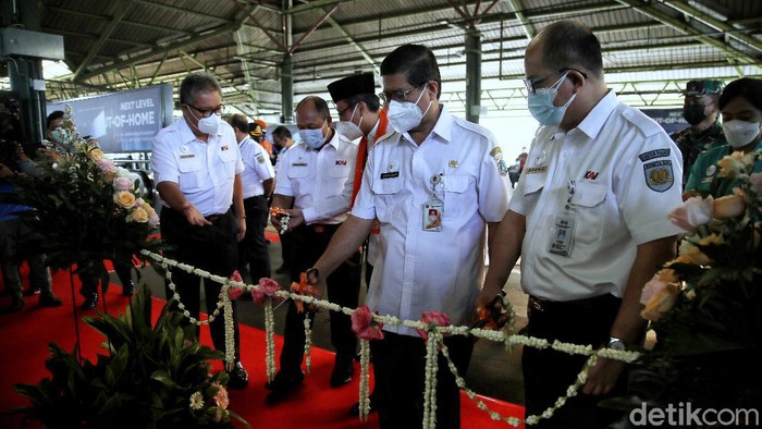 Keren! Inovasi PT KAI Bikin Waktu Tempuh Dipercepat PT Kereta Api Indonesia/KAI (Persero) mulai hari ini mempersingkat waktu tempuh kereta api jarak jauh pada sejumlah perjalanan.
