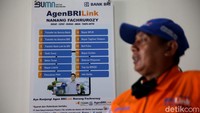 Ia mengatakan bangunan yang tertata rapi plus pelayanan profesional membuat gerai BRILink kelolaannya dipercaya pelanggan.