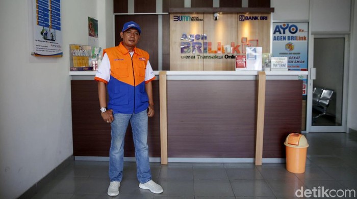 Kerennya Gerai BRILink di Lampung yang Dibuat Mirip Kantor Bank Gerai BRILink di Lampung ini tampak tak biasa. Pasalnya gerai BRILink itu dibuat menyerupai kantor bank lengkap dengan meja teller dan kursi tunggu. Penasaran?
