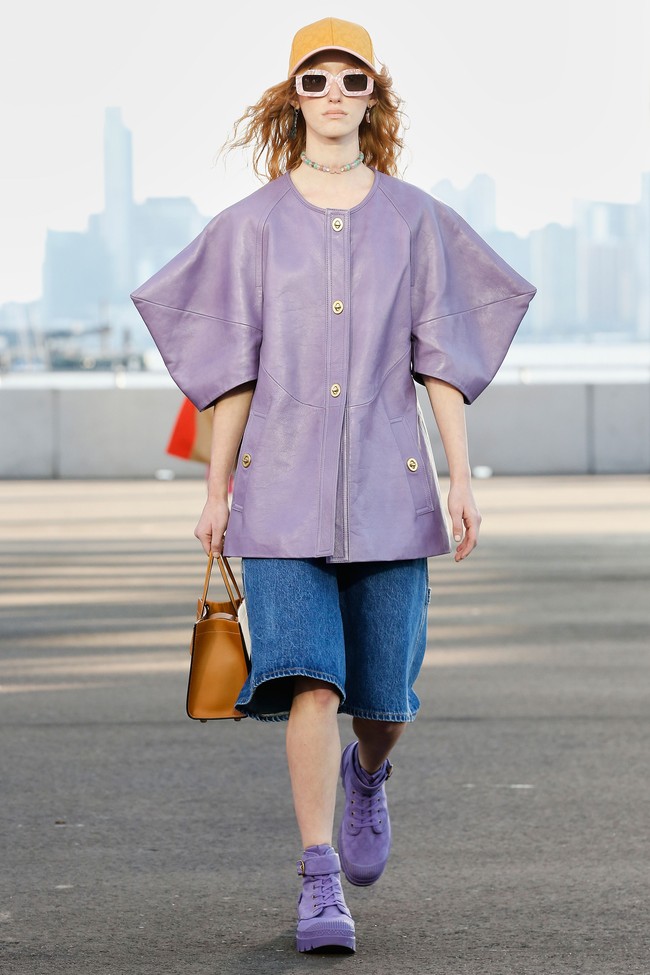 Coach mengadakan peragaan busananya di Manhattan New York. Koleksi spring 2022 yang terinspirasi gaya tahun 80an ini merupakan surat cinta untuk New York sekaligus penghargaan kepada beberapa tempat ikonik seperti Central Park, Zabar’s, Serendipity dan the Brooklyn Bridge. Foto: dok. Courtesy Coach