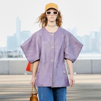 Coach mengadakan peragaan busananya di Manhattan New York. Koleksi spring 2022 yang terinspirasi gaya tahun 80an ini merupakan surat cinta untuk New York sekaligus penghargaan kepada beberapa tempat ikonik seperti Central Park, Zabar’s, Serendipity dan the Brooklyn Bridge. Foto: dok. Courtesy Coach