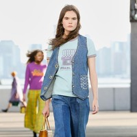 Coach mengadakan peragaan busananya di Manhattan New York. Koleksi spring 2022 yang terinspirasi gaya tahun 80an ini merupakan surat cinta untuk New York sekaligus penghargaan kepada beberapa tempat ikonik seperti Central Park, Zabar’s, Serendipity dan the Brooklyn Bridge. Foto: dok. Courtesy Coach