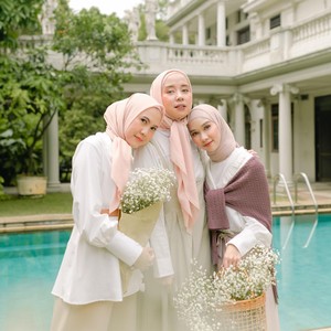 HijabChic dan Selebgram Thatal Jundiah Rilis Koleksi Terinspirasi Pandemi HijabChic dan Selebgram Thatal Jundiah Rilis Koleksi Terinspirasi Pandemi