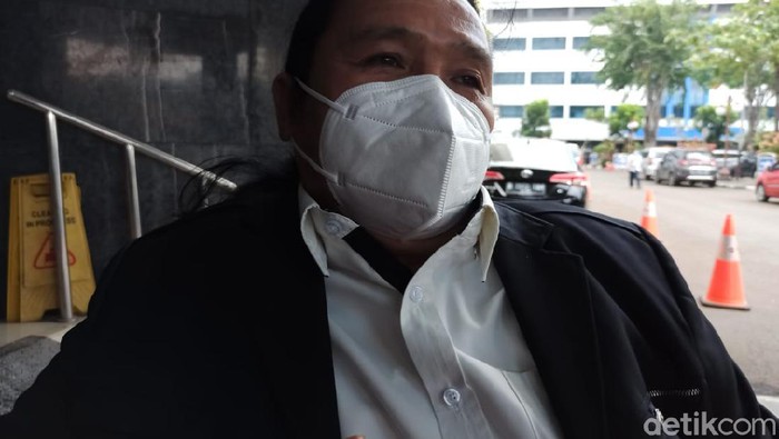 Kuasa hukum Suyanto Gondokusumo, Jamaslin James Purba