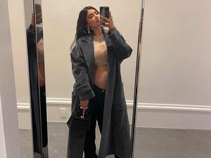 Fab! Gaya Kylie Jenner Pamer Perut Hamil
