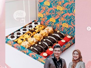 Lamar Ria Ricis, Teuku Ryan Bawa Hantaran Pempek hingga Kebab