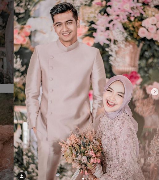 Lamar Ria Ricis, Teuku Ryan Bawa Hantaran Pempek hingga Kebab