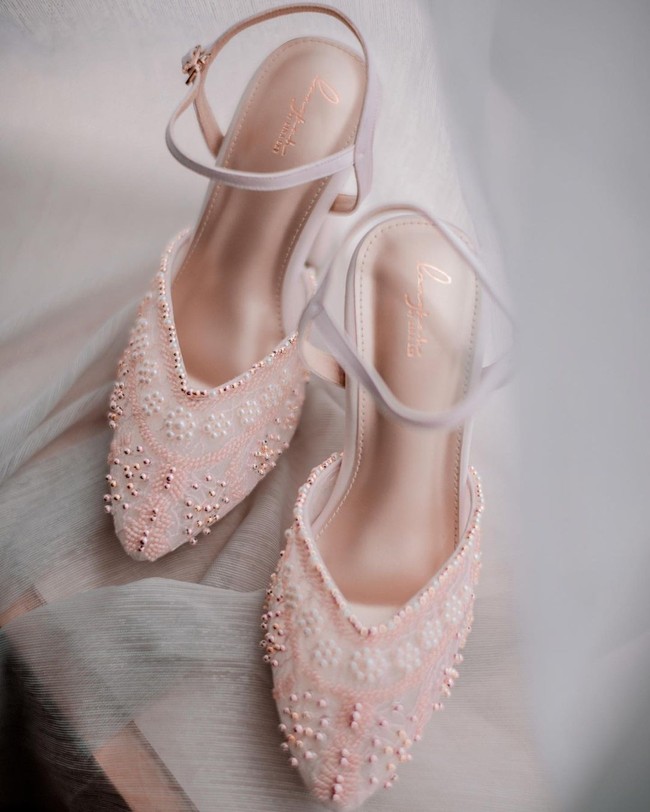 Dalam acara kemarin, Ria Ricis juga sempat menari Ratu Jaro untuk menghormati keluarga dari calon suaminya yang datang dari Aceh. Dikatakan jika ia berlatih tengah malam selama tiga sampai empat hari. Foto: Instagram @riaricis1795