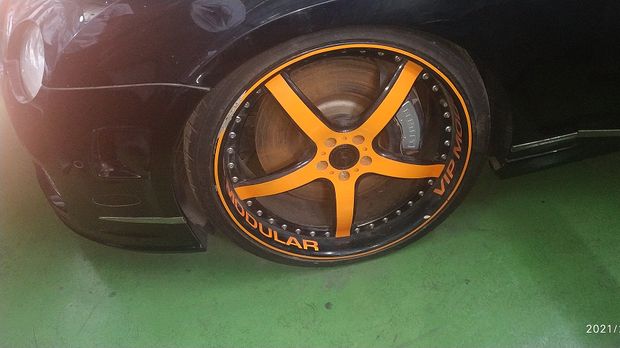 Lelang 1 (satu) unit kendaraan roda empat merk Bentley Continental 6000cc oleh KPKNL Bandung dengan jaminan Rp. 288.000.000 dan nilai limit Rp. 1.150.838.000. Batas akhir penawaran 1 Oktober 2021 jam 10:30 WIB dan batas akhir jaminan 30 September 2021 dengan cara penawaran Closed Bidding. (Tangkapan Layar via /lelang.go.id)