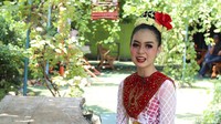 Risna, salah satu praktisi goyang karawang dari kalangan remaja. Bergabung dengan kelompok Mahasiwa Junior Studio, Risna kerap terpanggil untuk menjaga warisan budaya Karawang lewat jalur seni tari (Randy/detikTravel)
