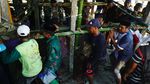 Melihat Lebih Dekat Tradisi Memindahkan Rumah Panggung di Sulbar