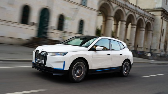 Mobil listrik BMW iX