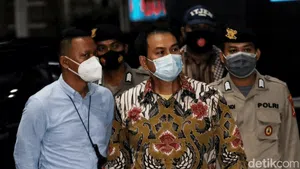 Momen Azis Syamsuddin Tiba di KPK