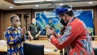 Pada pertemuan terbatas tersebut Sandiaga Uno mendengarkan aspirasi dan masukan dari Tokoh Masyarakat Adat Papua sekaligus mengapresiasi kedatangan delegasi dewan adat Papua ke Kemenparekraf dengan tujuan memberikan undangan untuk hadir dalam acara KBMA IV yang akan diselenggarakan 25-30 Oktober 2021.