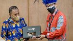 Momen Sandiaga Uno Bertemu Tokoh Masyarakat Adat Papua