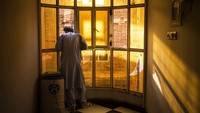 Sejumlah musisi yang masih bertahan di Afghanistan kemudian memilih untuk mencari cara lain untuk menyambung hidup saat musik menjadi hal yang dilarang di negara tersebut. Hal itulah yang membuat musik tak lagi terdengar di negara itu di bawah kepemimpinan Taliban.