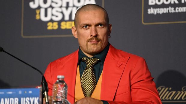 LONDON, ENGLAND - SEPTEMBER 23: Oleksandr Usyk speaks  during a Press Conference ahead of the heavyweight fight between Anthony Joshua and Oleksandr Usyk at Tottenham Hotspur Stadium on September 23, 2021 in London, England. (Photo by Justin Setterfield/Getty Images)