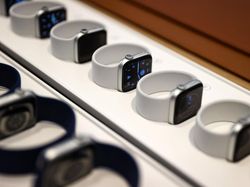 Penjualan Perdana iPhone 13 Diserbu Apple Fanboy Singapura