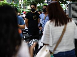Penjualan Perdana iPhone 13 Diserbu Apple Fanboy Singapura