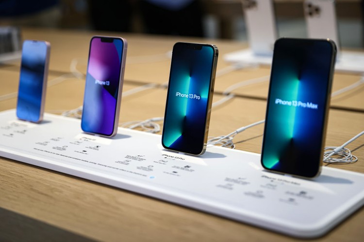 People wait in line to purchase newly released products at the Apple Store in Orchard Road on September 24, 2021 in Singapore. Apple announced September 14 the release of four variants of its latest iPhone 13, alongside other upgrades to its product lineup. (Photo by Feline Lim/Getty Images)