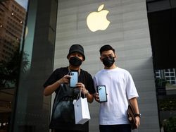 Penjualan Perdana iPhone 13 Diserbu Apple Fanboy Singapura