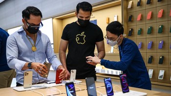 Detikers pilih yang mana? Foto: Feline Lim/Getty Images