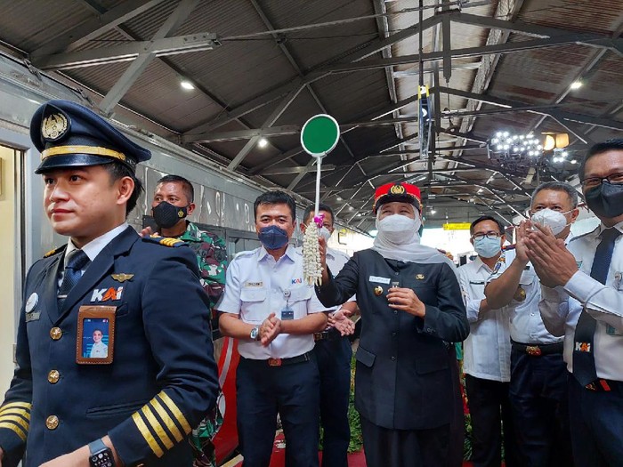 Perjalanan Jakarta dari Surabaya Pakai Kereta Api Kini Lebih Cepat 20 Menit diluncurkan di stasiun pasar turi