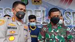 Foto Pekan Ini: Azis Syamsuddin Diborgol-Kace Lebam Dianiaya Napoleon