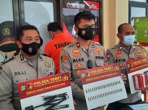 Tukang Tambal Ban Raup Rp 4,5 Juta dari Hasil Tebar Paku Payung