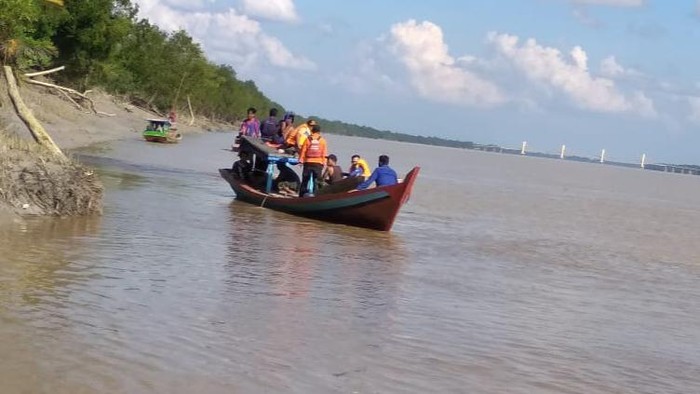 Proses pencarian pria diterkam buaya di Rokan Hilir, Riau (dok Basarnas)