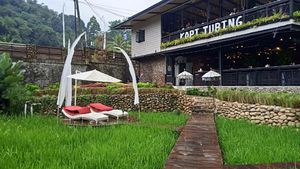 Di Kopi Tubing Bisa Ngeliwet di Tengah Sawah dan Pegunungan Sejuk