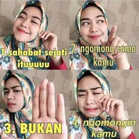 Sebelum glow up wajah Ricis masih terlihat sangat polos dan imut. Namun pesonanya tetap terpancar walaupun tanpa mengenakan makeup. Foto: instagram.com/riaricis1795