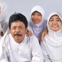 Ria Ricis sendiri merupakan anak ketiga dari tiga bersaudara. Dia lahir pada 1 Juli 1995. Saat ini Ria Ricis lebih dikenal sebagai seorang YouTuber. Foto: Nofreeadi