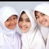 Tak hanya aktif sebagai seorang YouTuber, Ria Ricis juga merupakan seorang penulis buku. Ricis diketahui pernah menulis buku bertajuk Ricis, Saya Pamit, dan NEXT. Foto: Nofreeadi