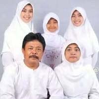 Ria Ricis dan kekasihnya, Teuku Ryan baru saja melangsungkan lamaran pada Kamis, 23 September 2021. Lamaran tersebut digelar di Hotel JW Mariott Jakarta, Mega Kuningan. Pada momen spesialnya itu Ria Ricis tampil cantik dengan busana berwarna lilac. Foto: Nofreeadi