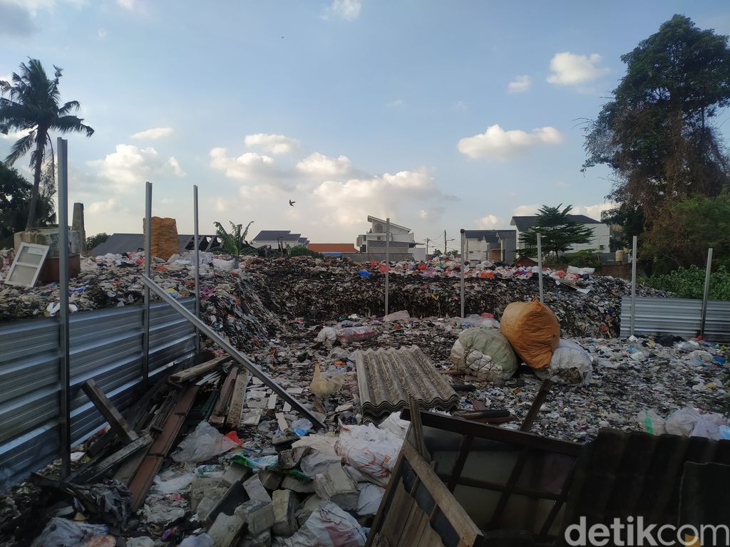 Sampah di Pondok Betung, Tangsel, yang dikelola Darkim. 24 September 2021. (Athika Rahma/detikcom)