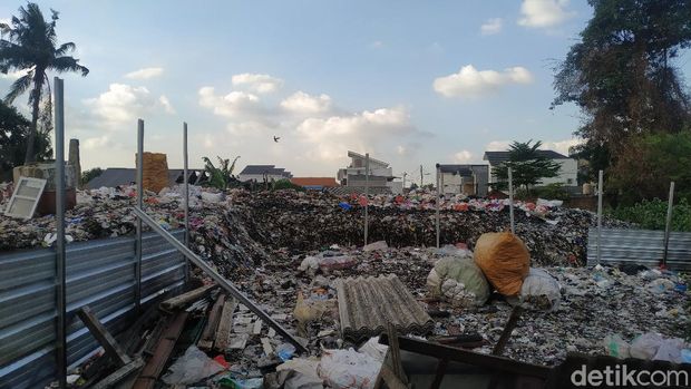 Sampah di Pondok Betung, Tangsel, yang dikelola Darkim. 24 September 2021. (Athika Rahma/detikcom)