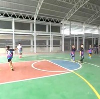 Fasilitas olahraga cukup lengkap di sekolah ini. Bahkan terdapat ekstrakuliker berkuda bagi murid-murid yang berminat.  (Foto: YouTube/Trans7)