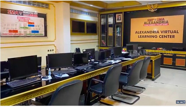 Salah satu ruangan belajar di sekolah tersebut. (Foto: YouTube/Trans7)