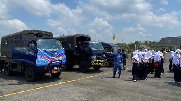 Serbuan vaksinasi TNI AU di Yogyakarta yang menyasar anak usia sekolah sudah memasuki hari ketiga. Kegiatan ini untuk mendukung pembelajaran tatap muka (dok Dispenau)