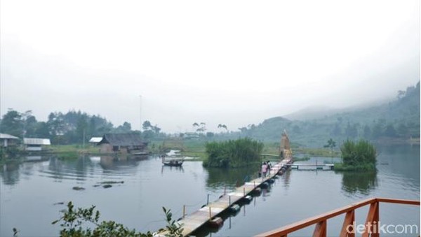 Bisa! Naik Perahu, Main Bebek-bebekan, atau Kemping di Situ Rawa Gede