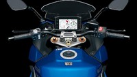 Sebagai motor touring, GSX-S1000GT dibekali kapasitas tangki sangat besar yang mampu menampung 19 liter bahan bakar. Untuk menghilangkan rasa jenuh selama perjalanan, motor ini telah dilengkapi dasbor TFT dan konektivitas Bluetooth untuk mengoneksikan smartphone. Foto: Dok. Suzuki